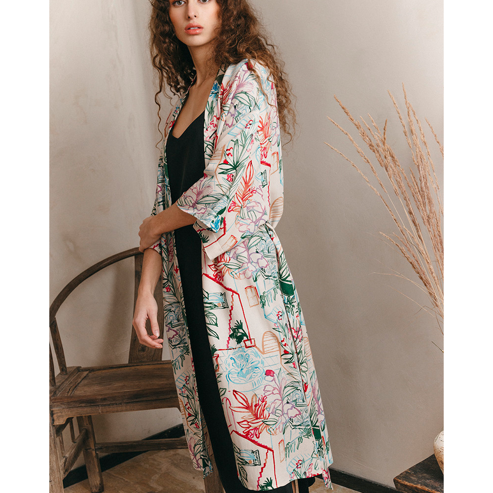 Kimono midi estampado gráfico Grace and Mila en Gus Gus Boutique moda joven. Colección primavera-verano 2023. kimonos y caftán mujer.