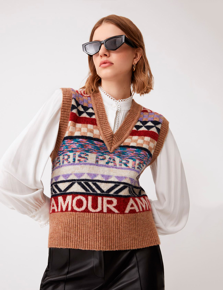 Chaleco camel fantasía Paris Suncoo en Gus Gus Boutique moda mujer. Colección moda mujer otoño-invierno 2023. Comprar Suncoo Paris online.