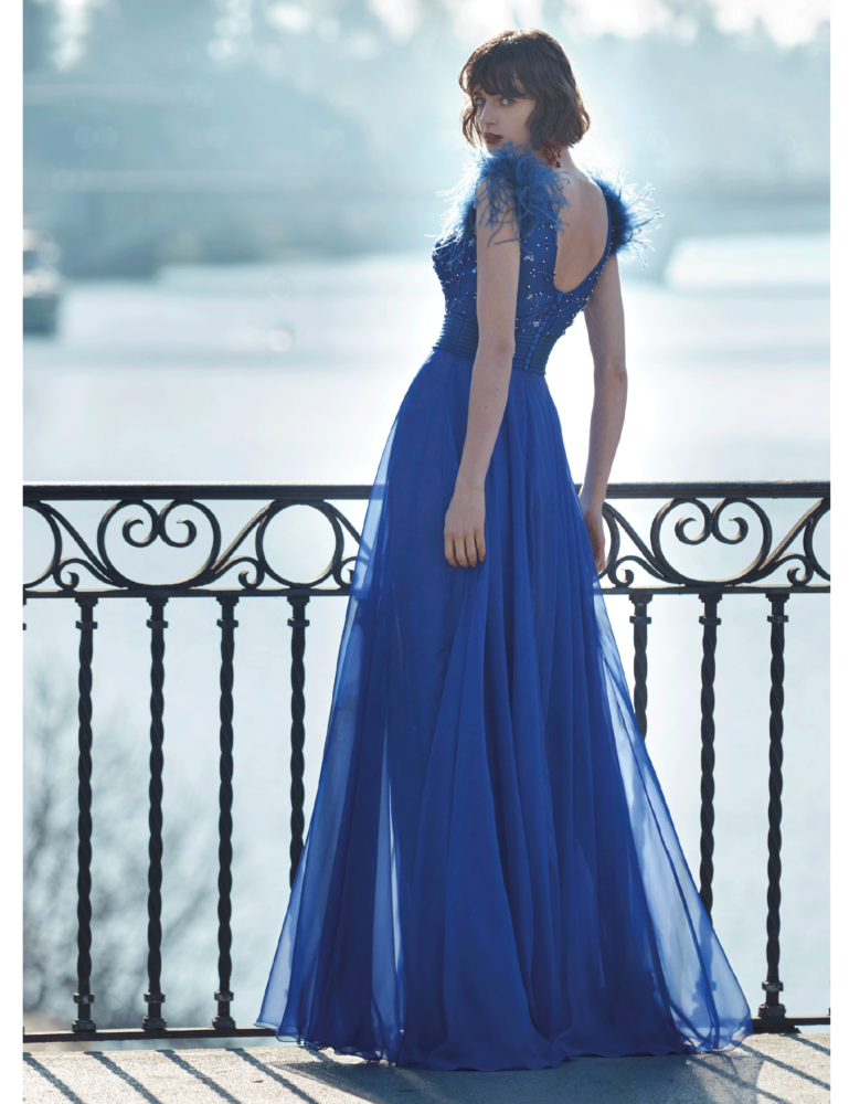 Vestido de fiesta largo pedrería azul Klein VALERIO LUNA en gusgusboutique vestidos largos fiesta, vestidos damas de honor, madrina de bodas.