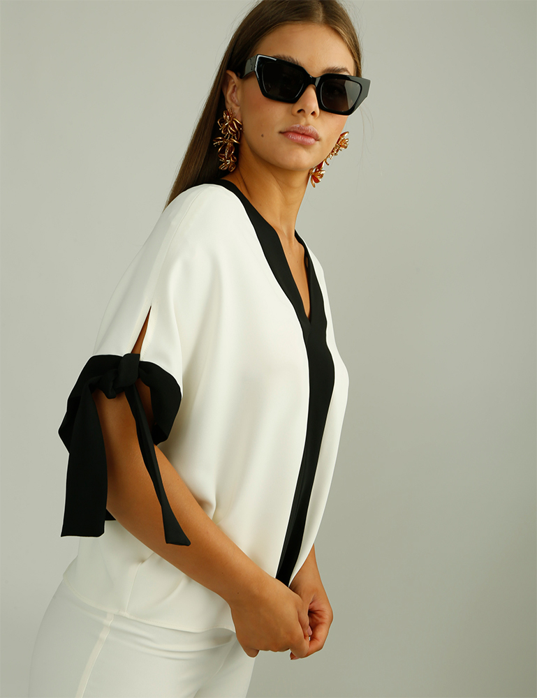 Blusa bicolor escote pico AC por Alba Conde en gusgusboutique moda mujer. Moda para mujer hecha en España. Compra ropa Alba Conde online.