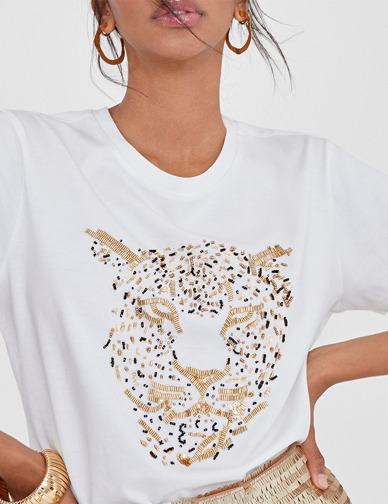 Camiseta manga corta tigre bordado Lola Casademunt en moda mujer gusgusboutique.es. Moda de calle para señoras. Moda española.