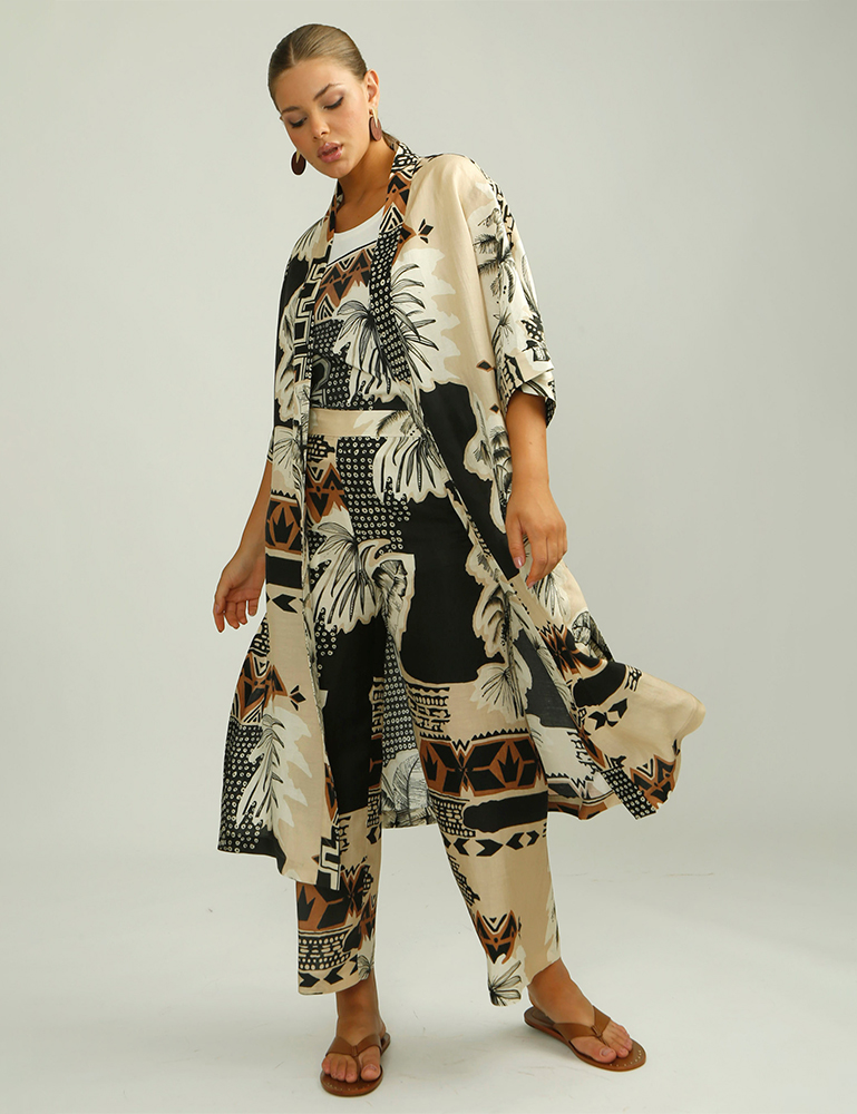 Kimono estampado tropical AC por Alba Conde en gusgusboutique moda joven. Moda para mujer hecha en España. Compra ropa Alba Conde online.