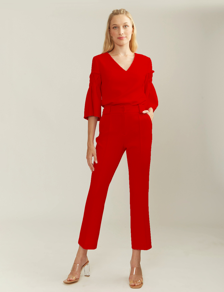 Pantalón rojo ligeramente acampanado Alba Conde en gus gus boutique moda mujer. Moda para mujer hecha en España. Compra ropa Alba Conde online.
