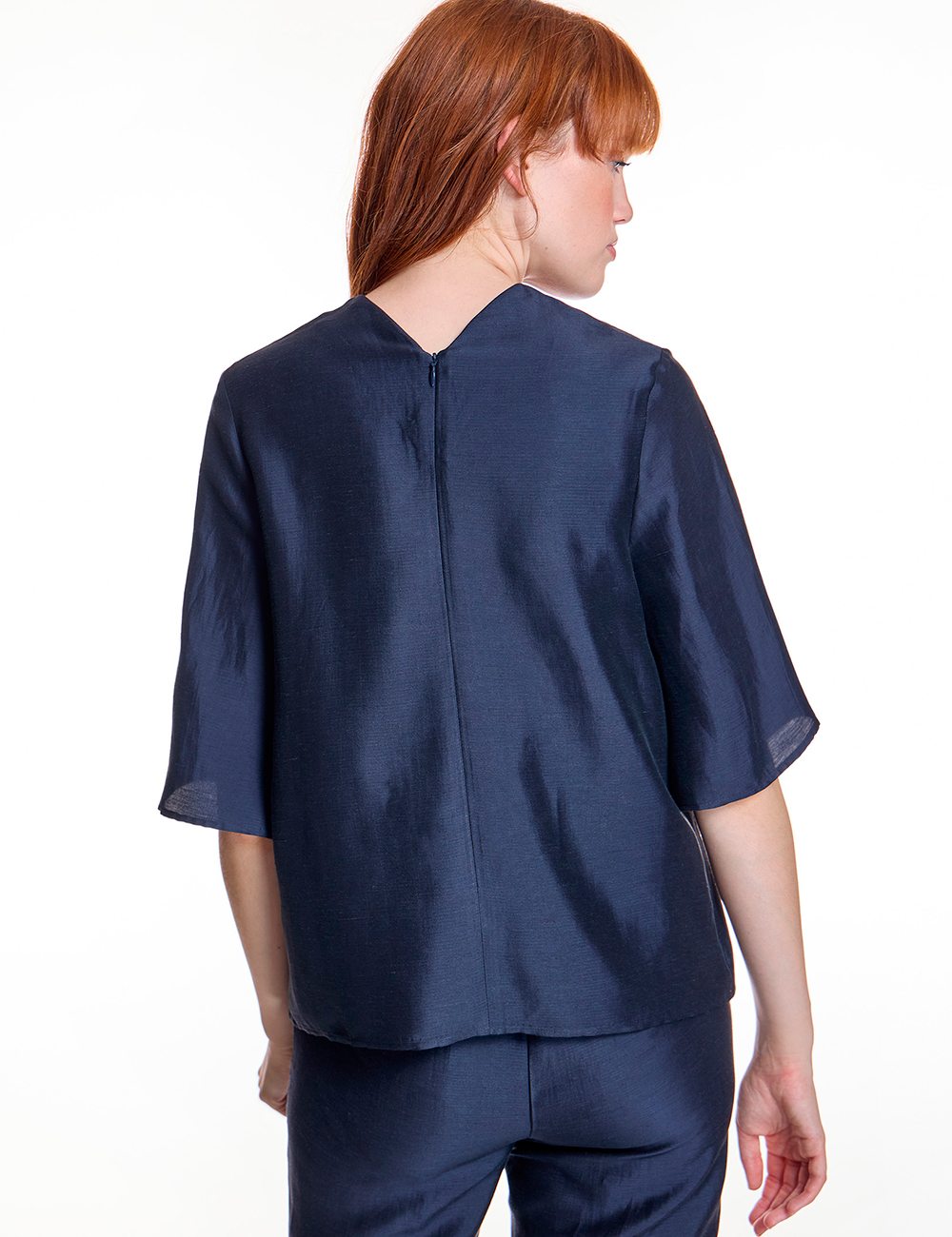 Blusa cruzada botón joya Alba Conde moda mujer en gus gus boutique moda mujer multimarca confeccionada en España. Colección verano 2025.