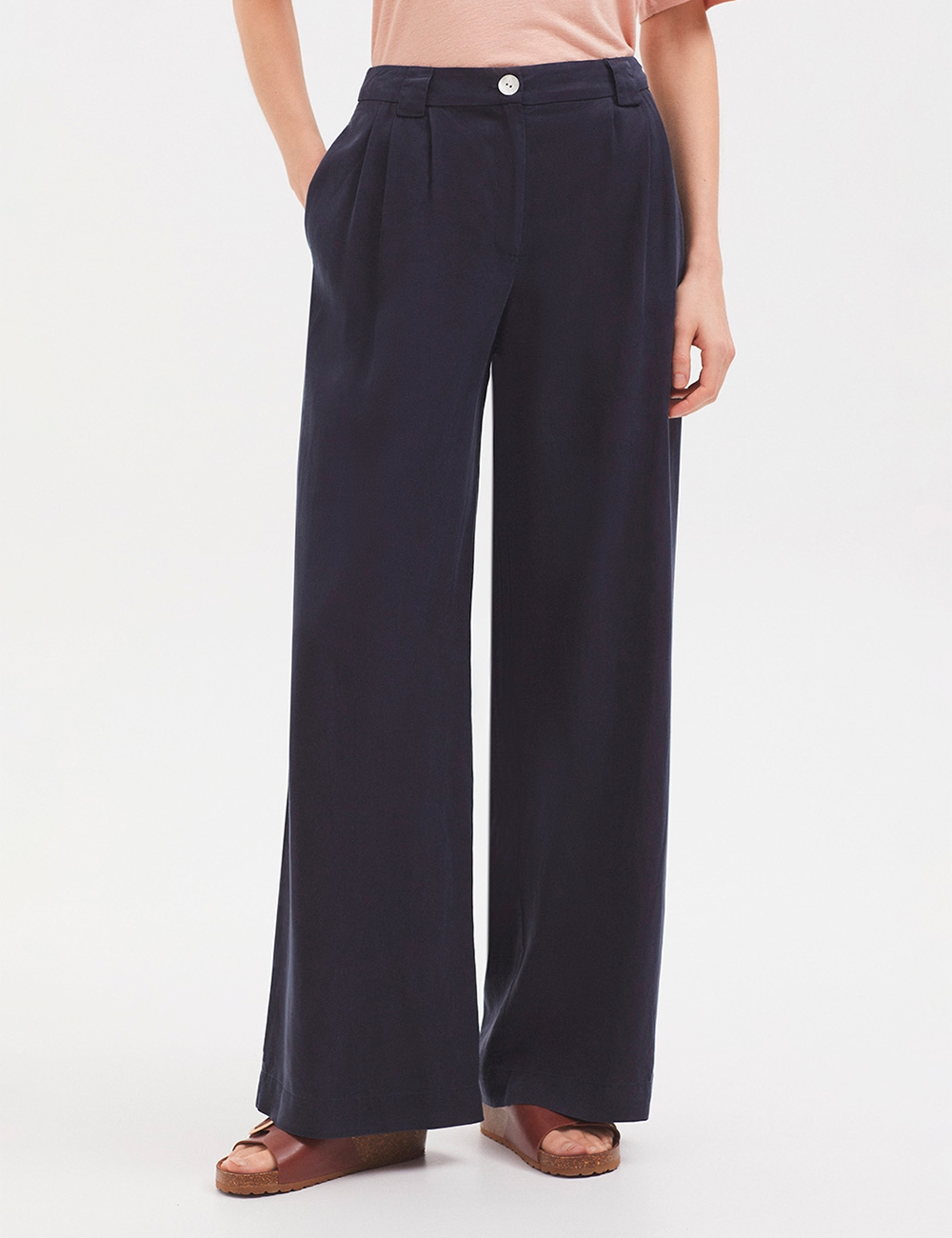Pantalón palazzo tencel Nice Things moda joven en gus gus boutique moda mujer multimarca confeccionada en España. Colección 2025.