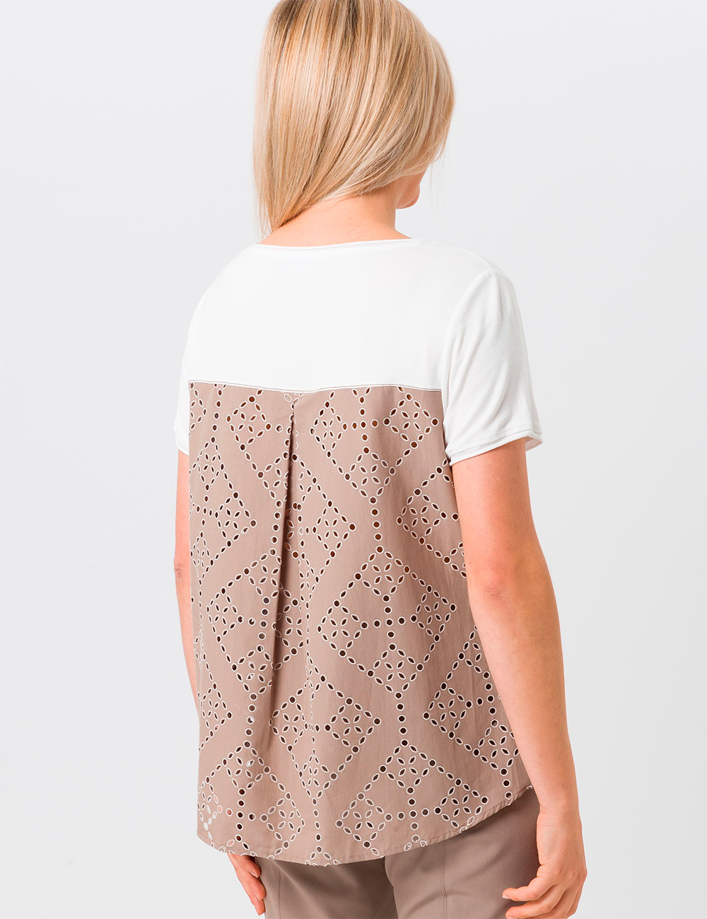 Camiseta bimaterial crochet Tuzzi moda mujer en gus gus boutique moda mujer multimarca. Colección primavera-verano.