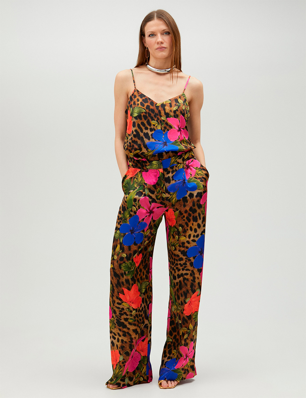 Top lencero animal print Lola Casademunt moda mujer en gus gus boutique moda mujer hecha en España. Colección primavera-verano 2025.