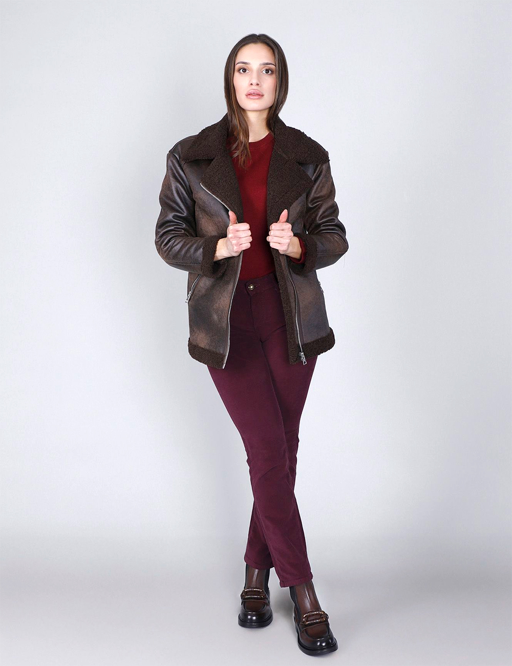 Chaquetón perfecto piel vuelta Cafè Noir moda joven en Gus Gus Boutique moda mujer multimarca, hecha en Italia, colección otoño-invierno 2025-26