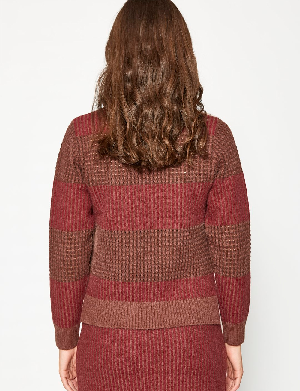 Jersey marrón cuello caja fantasía Md'm moda joven en Gus Gus Boutique moda mujer multimarca, hecha en España, colección otoño-invierno 2025-26.