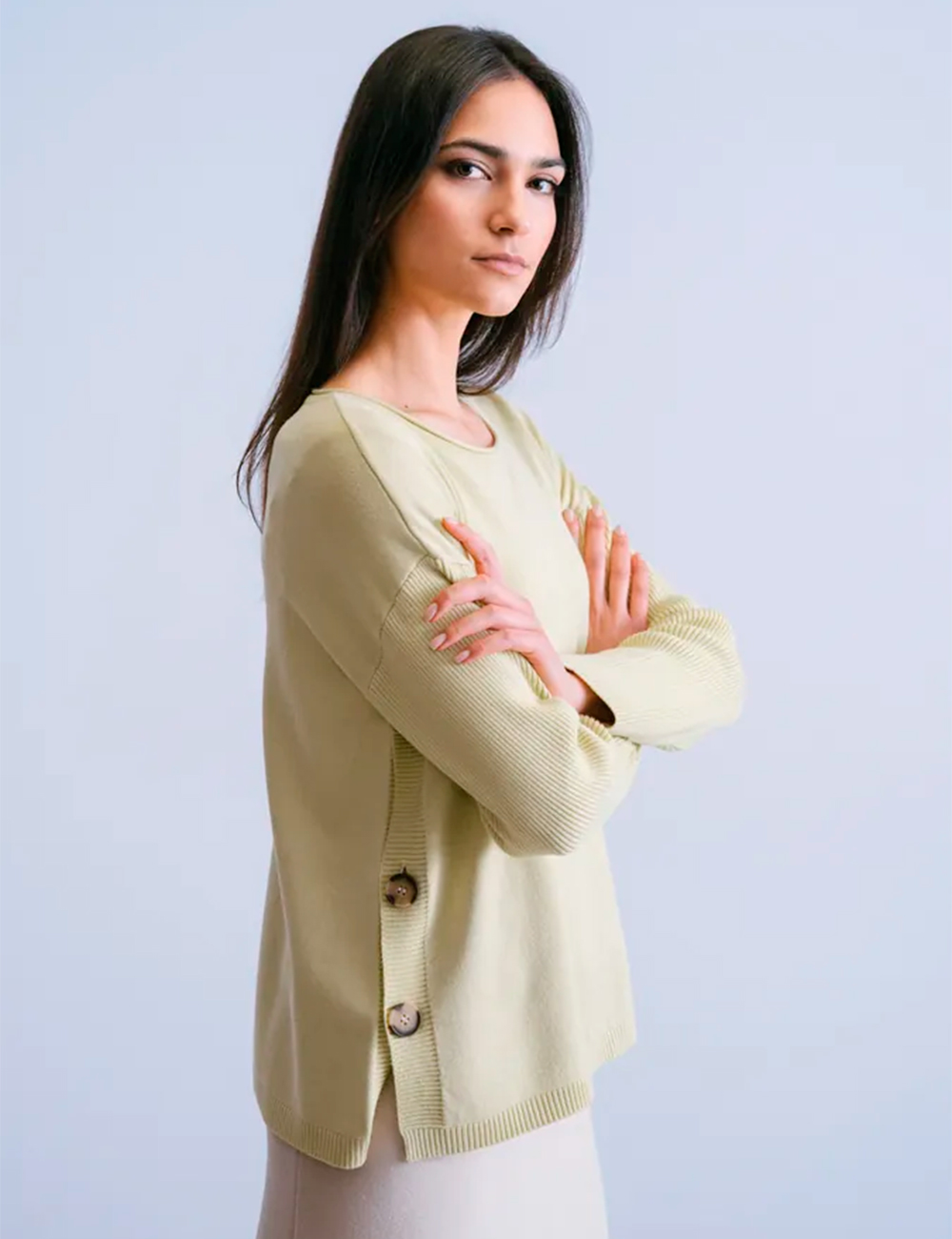 Jersey cuello caja con botones laterales WNT COLLECTION moda joven en Gus Gus Boutique moda mujer multimarca, colección otoño-invierno 2025-26.