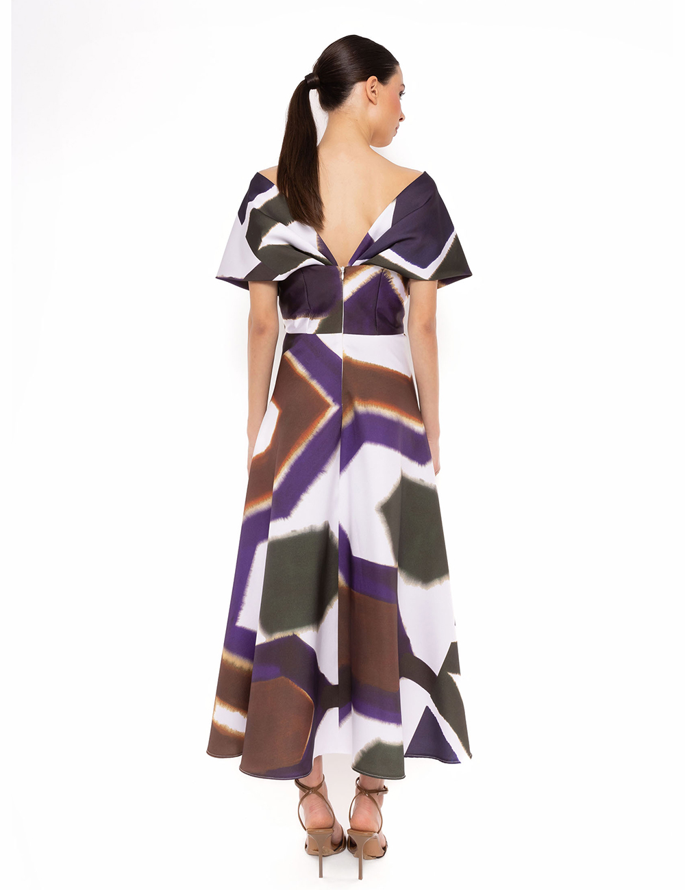 Vestido de fiesta midi en mikado estampado artístico Carla Ruiz en gus gus boutique vestidos largos fiesta, vestidos madrinas, vestidos invitada boda