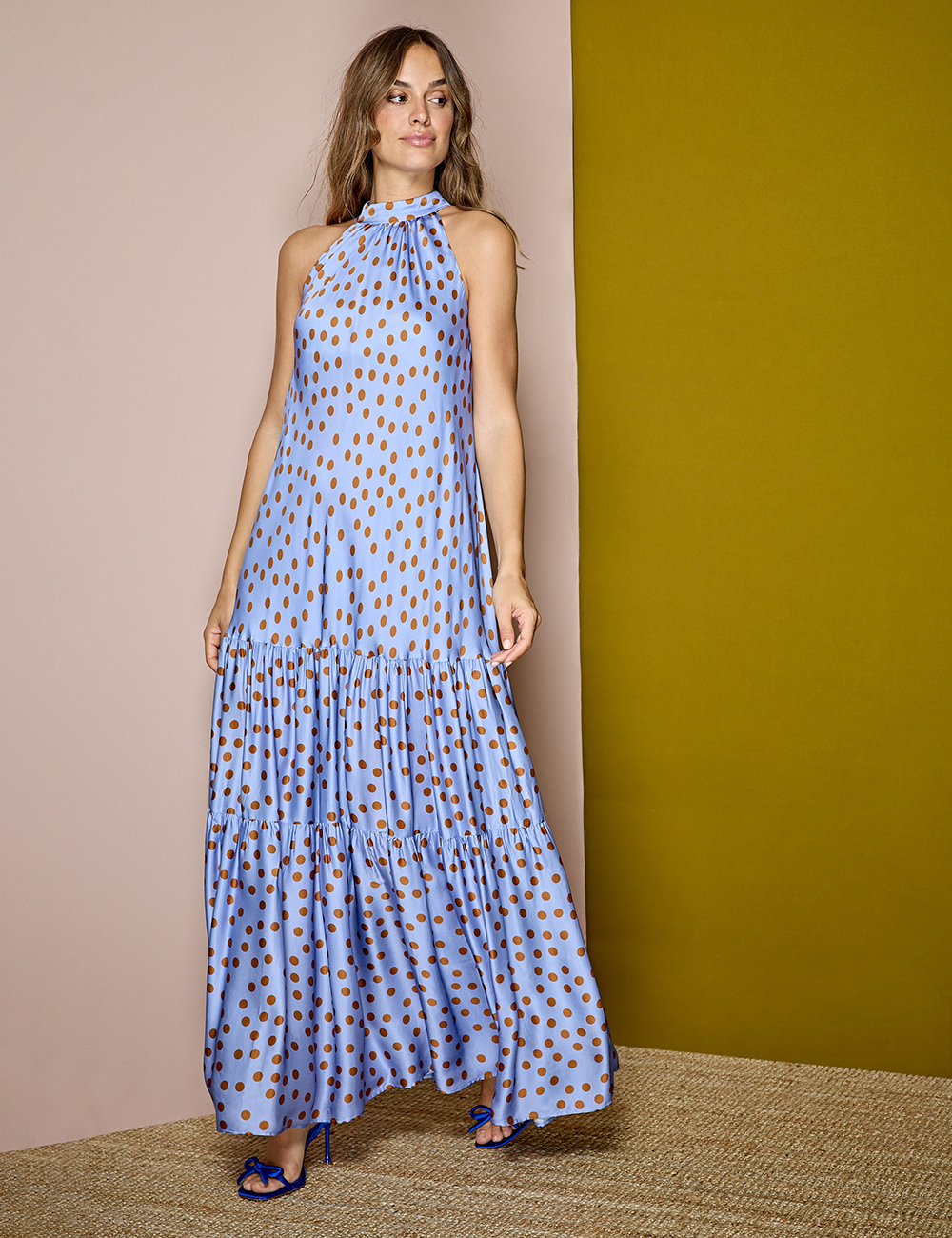 Vestido largo lavanda con lunares y cuello halter lunares