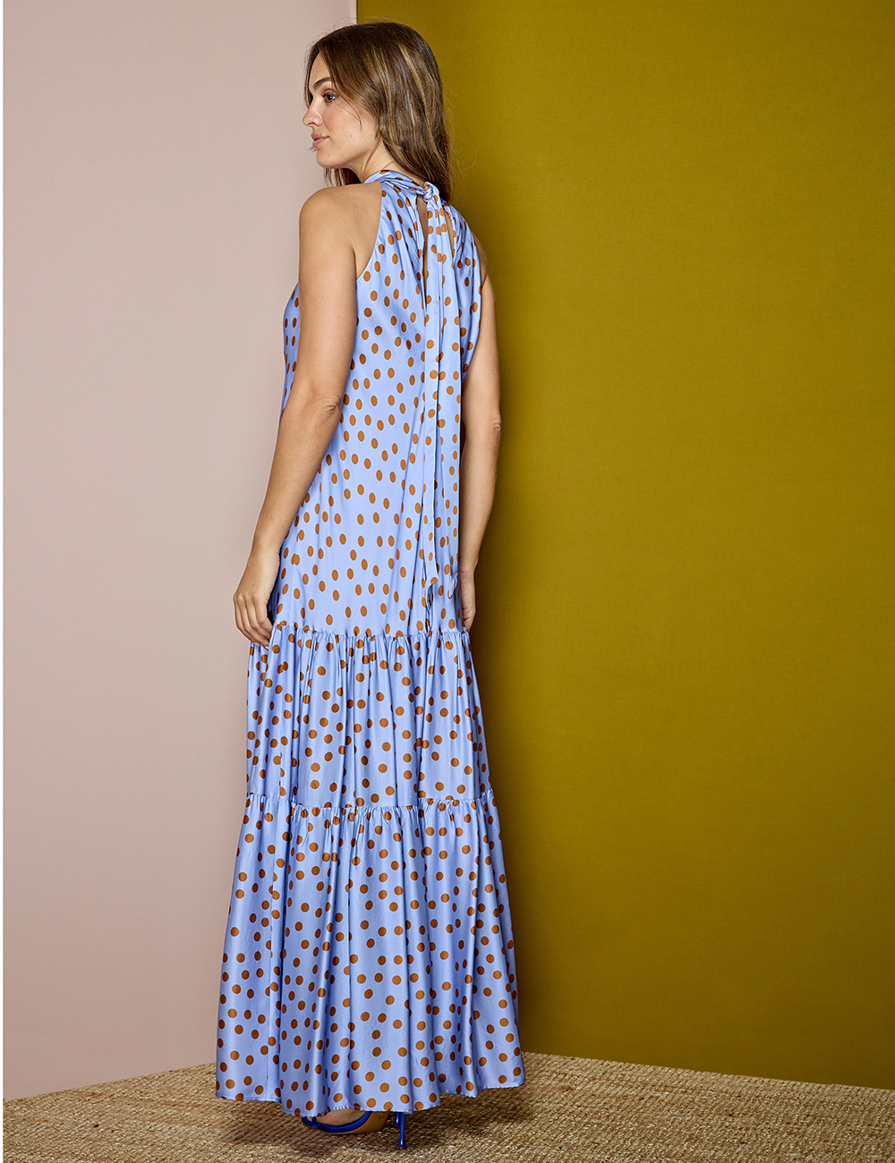 Vestido largo lavanda con lunares y cuello halter lunares ALBA CONDE FIESTA en gusgusboutique vestidos de fiesta, top y blusas para fiestas y eventos.