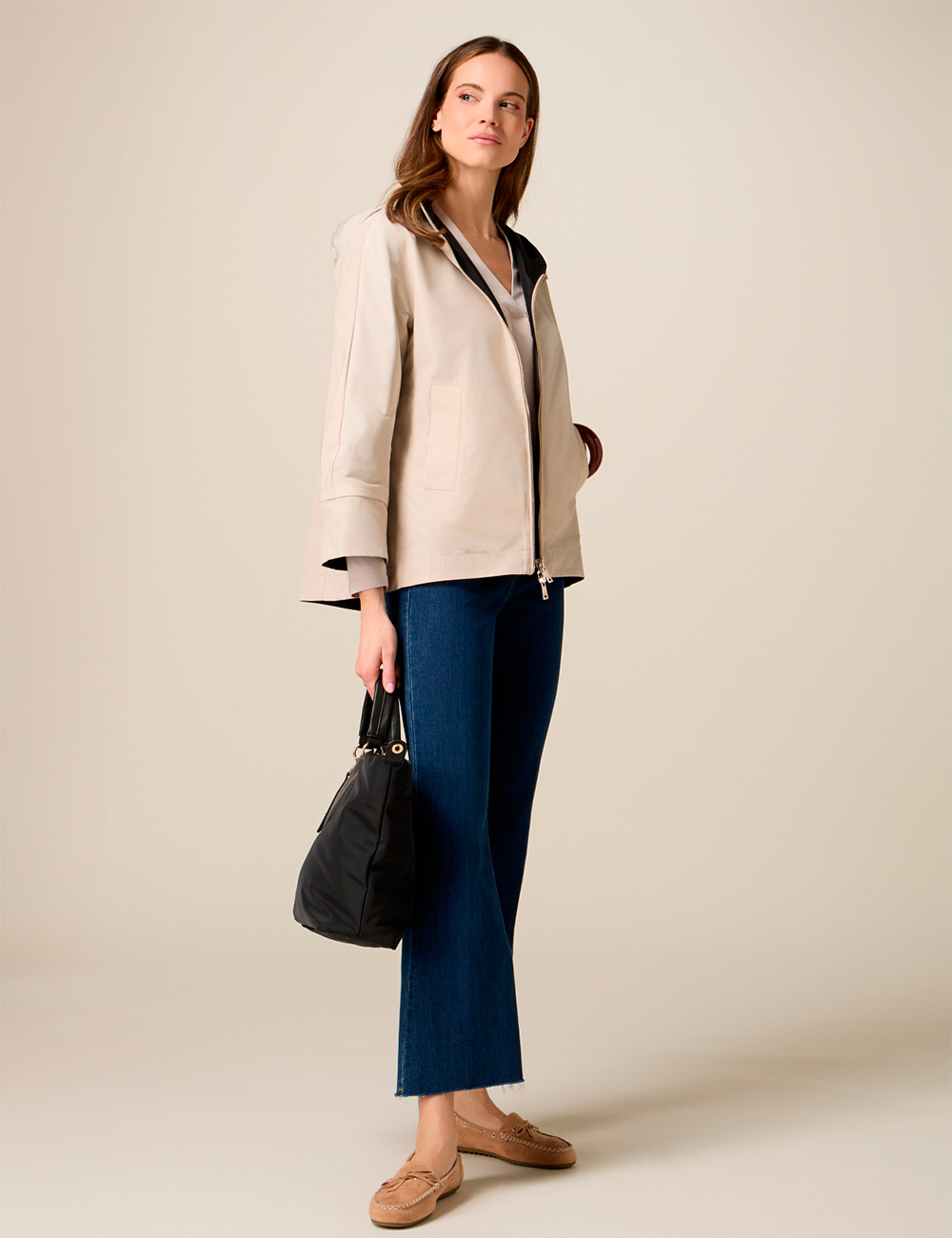 Vaquero flare tobillero bajo desflecado Oltre moda mujer en Gus Gus Boutique moda mujer multimarca, hecha en Italia, colección primavera 2026.