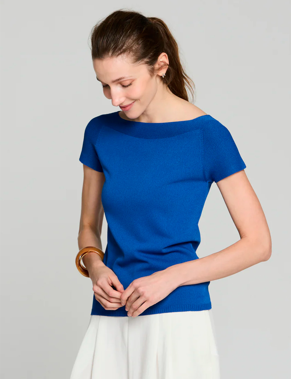 Jersey azul Klein escote greca Escorpion moda mujer en Gus Gus Boutique moda mujer multimarca, hecha en España, colección primavera 2026.