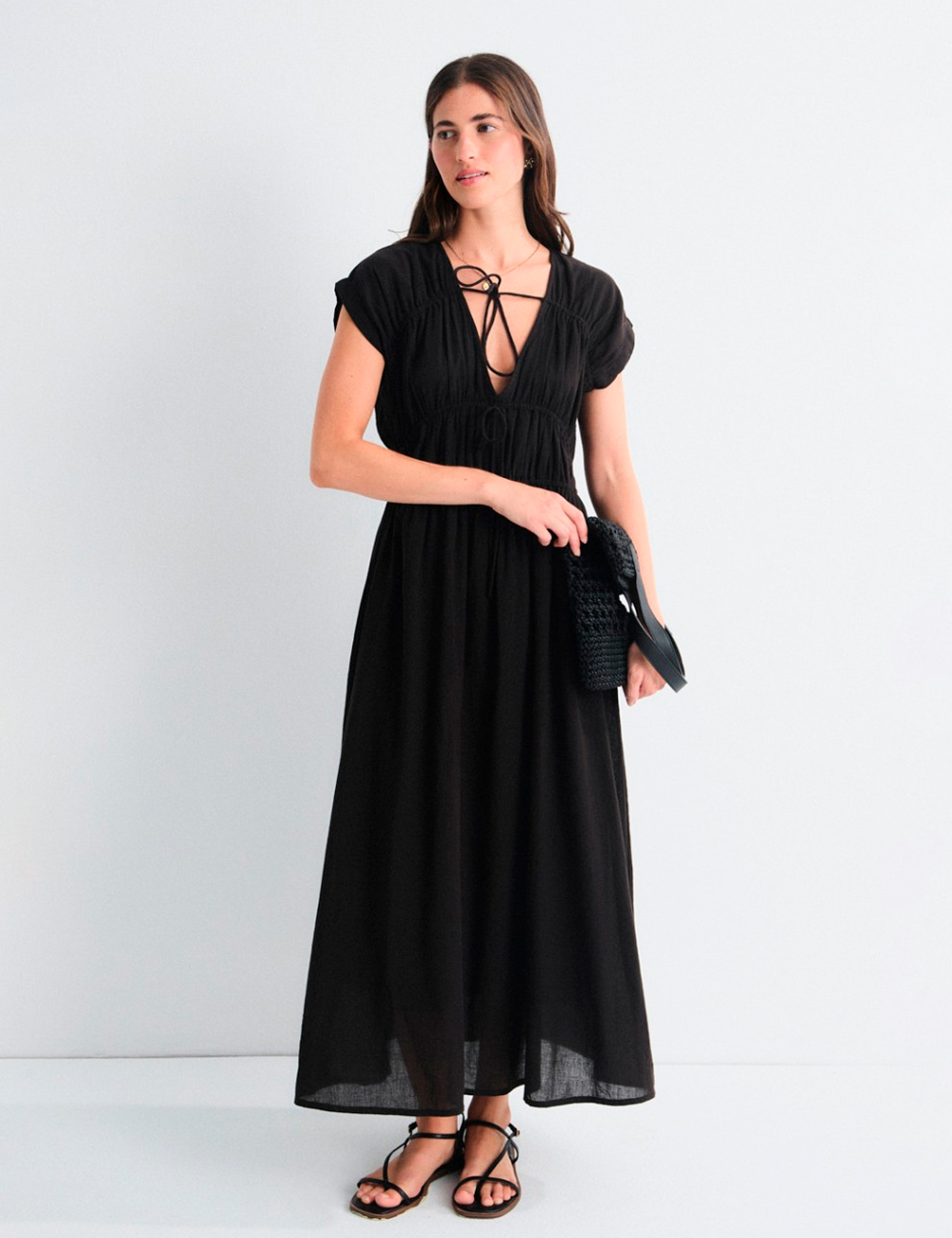 Vestido largo negro voile funcido Mus and Bombón moda joven en Gus Gus Boutique moda mujer multimarca, hecha en España, colección primavera 2026.